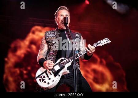 James Hetfield von Metallica tritt am 20. 2015. August in Bergen in Norwegen auf Stockfoto