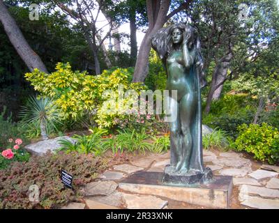 St. Die Martin Gardens in Monaco, die sich hinter dem Ozeanographischen Museum befinden, beherbergen verschiedene mediterrane Pflanzen auf ihren Wegen. Stockfoto