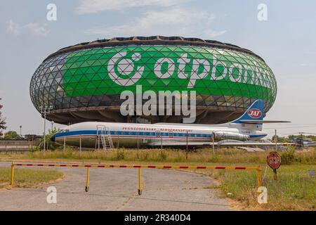 Belgrad, Serbien - 05. Juli 2021: Aeronautical Museum Building am Nikola Tesla Airport Surcin. Stockfoto