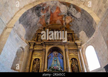 Retablo y pinturas del Abside, Iglesia de Nuestra Señora del Rivero, Siglo XII, San Esteban de Gormaz, Soria, Comunidad Autónoma de Castilla, Spanien, Europa. Stockfoto