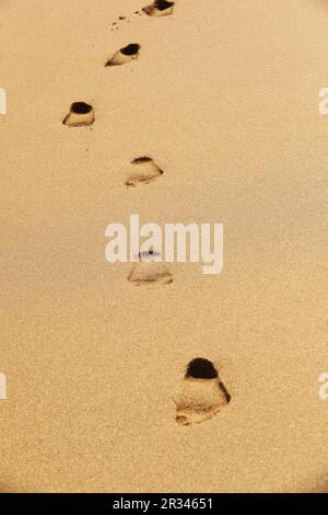 Schritte im Sand, Meia Praia, Altstadt, Lagos, Algarve, Portugal Stockfoto