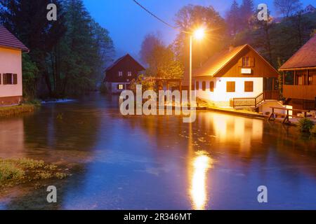 Cascadas de Slunj, Rastoke, Condado de Karlovac, Cerca del Parque Nacional de Los Lagos de PlitviceCroacia, Europa. Stockfoto