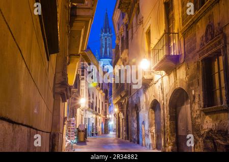 Morey Street und Glockenturm der gotischen Kirche Santa Eulàlia, 14.-19. Jahrhundert, Mallorca, Balearen, Spanien. Stockfoto