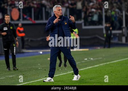 Rom, Italien. 01. Januar 2020. Jose Mourinho Trainer von AS Roma Gesten während des Fußballspiels Serie A zwischen AS Roma und US Salernitana 919 im Olimpico Stadion in Rom (Italien), 22. Mai 2023. Kredit: Insidefoto di andrea staccioli/Alamy Live News Stockfoto