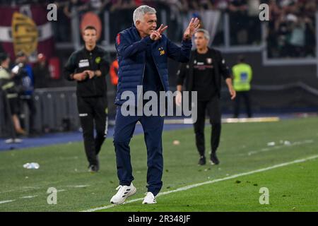 Rom, Italien. 01. Januar 2020. Jose Mourinho Trainer von AS Roma Gesten während des Fußballspiels Serie A zwischen AS Roma und US Salernitana 919 im Olimpico Stadion in Rom (Italien), 22. Mai 2023. Kredit: Insidefoto di andrea staccioli/Alamy Live News Stockfoto
