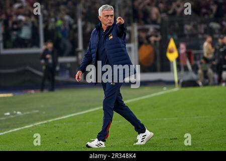 Rom, Italien. 01. Januar 2020. Jose Mourinho Trainer von AS Roma Gesten während des Fußballspiels Serie A zwischen AS Roma und US Salernitana 919 im Olimpico Stadion in Rom (Italien), 22. Mai 2023. Kredit: Insidefoto di andrea staccioli/Alamy Live News Stockfoto