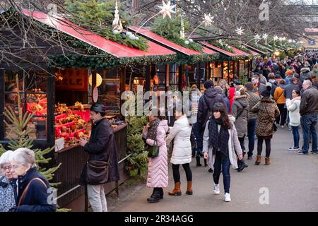 Mercado de Navidad, East Princes Street Gardens, Edimburgo, Lowlands, Escocia, Reino Unido. Stockfoto