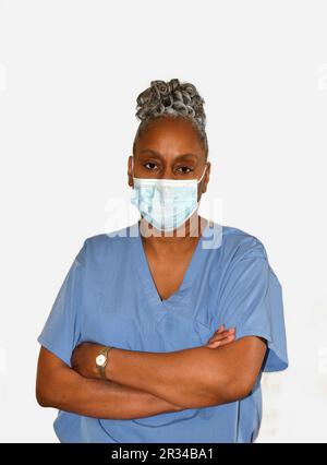 Eine Krankenschwester, gekleidet in ihren Krankenhauspflegern. Stockfoto