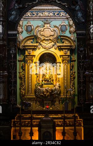 Retablo barroco del Presbiterio, camarín de la Mare de Déu de Bonany, una Talla de Madera que la tradición atribuye a la época mittelalterlich, sentada en una Silla con el Niño Jesús sobre las rodillas. Ermita de Bonany, siglo XVII Petra. Mallorca Islas Baleares. España. Stockfoto