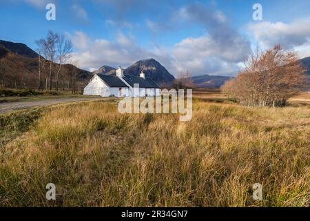 casa tipica, valle de Glen Coe, Geoparque Lochaber, Highlands, Escocia, Reino Unido. Stockfoto