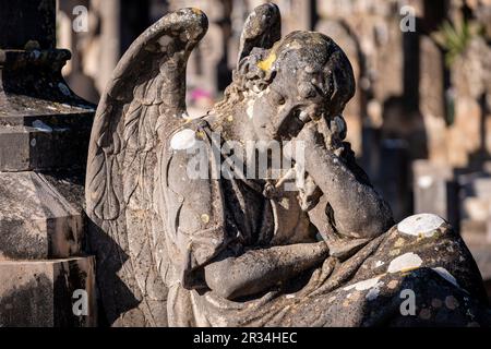 Trauriger Engel, Arbeit von Tomàs Vila, Friedhof Llucmajor, Mallorca, Balearen, Spanien. Stockfoto