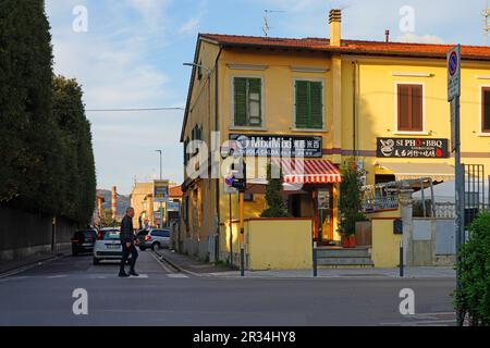 PRATO, ITALIEN -12. April 2023 - Blick auf Prato, eine Stadt in der Toskana, Italien, bekannt für ihre Textilindustrie und ihre große chinesische Gemeinschaft und Chinatown Stockfoto