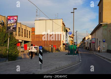 PRATO, ITALIEN -12. April 2023 - Blick auf Prato, eine Stadt in der Toskana, Italien, bekannt für ihre Textilindustrie und ihre große chinesische Gemeinschaft und Chinatown Stockfoto