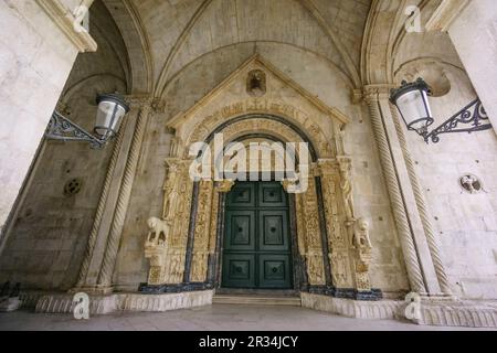 Portada del Maestro Radovan, catedral de San Lorenzo, 1240, -catedral de San Juan-, Trogir, costa Dalmata, Croacia, Europa. Stockfoto