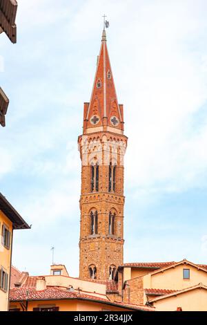 Der Turm der Abtei Badia Fiorentina und Kirche in Florenz, Toskana, Italien. Stockfoto