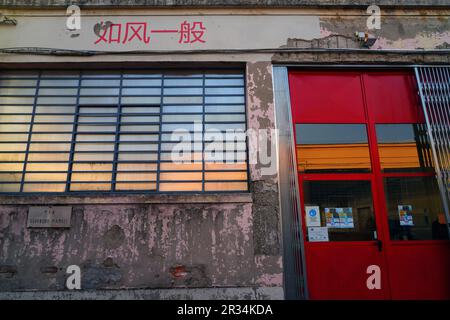 PRATO, ITALIEN -12. April 2023 - Blick auf Prato, eine Stadt in der Toskana, Italien, bekannt für ihre Textilindustrie und ihre große chinesische Gemeinschaft und Chinatown Stockfoto