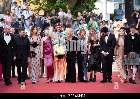 Cannes, Frankreich. 22. Mai 2023. Amir El-Masry, Florence Baker, Jessica Hausner, Elsa Zylberstein, Luke Barker, Mia Wasikowska, Lukas Turtur, Philippe Bober, Mathieu Demy, die am 22. Mai 2023 im Rahmen des Filmfestivals 76. in Cannes, Frankreich, am Club Zero Premiere teilnehmen. Foto: Aurore Marechal/ABACAPRESS.COM Kredit: Abaca Press/Alamy Live News Stockfoto