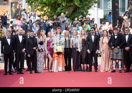 Cannes, Frankreich. 22. Mai 2023. Amir El-Masry, Florence Baker, Jessica Hausner, Elsa Zylberstein, Luke Barker, Mia Wasikowska, Lukas Turtur, Philippe Bober, Mathieu Demy, die am 22. Mai 2023 im Rahmen des Filmfestivals 76. in Cannes, Frankreich, am Club Zero Premiere teilnehmen. Foto: Aurore Marechal/ABACAPRESS.COM Kredit: Abaca Press/Alamy Live News Stockfoto