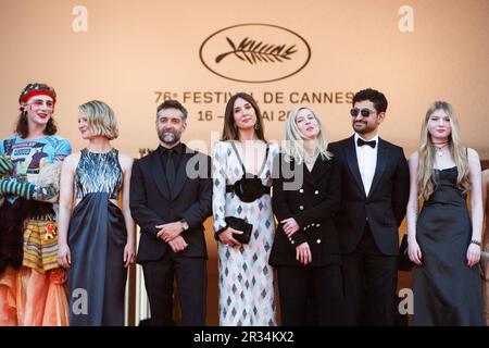 Cannes, Frankreich. 22. Mai 2023. Amir El-Masry, Florence Baker, Jessica Hausner, Elsa Zylberstein, Luke Barker, Mia Wasikowska, Lukas Turtur, Philippe Bober, Mathieu Demy, die am 22. Mai 2023 im Rahmen des Filmfestivals 76. in Cannes, Frankreich, am Club Zero Premiere teilnehmen. Foto: Aurore Marechal/ABACAPRESS.COM Kredit: Abaca Press/Alamy Live News Stockfoto