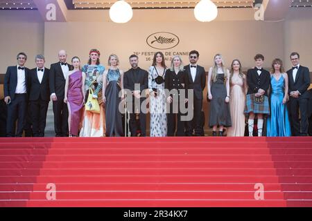 Cannes, Frankreich. 22. Mai 2023. Amir El-Masry, Florence Baker, Jessica Hausner, Elsa Zylberstein, Luke Barker, Mia Wasikowska, Lukas Turtur, Philippe Bober, Mathieu Demy, die am 22. Mai 2023 im Rahmen des Filmfestivals 76. in Cannes, Frankreich, am Club Zero Premiere teilnehmen. Foto: Aurore Marechal/ABACAPRESS.COM Kredit: Abaca Press/Alamy Live News Stockfoto