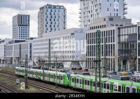 Eisenbahnverbindung in Düsseldorf, entlang der Toulouser Allee ...