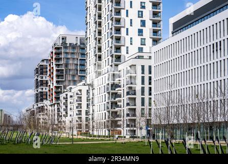 Modernes Wohnviertel entlang der Toulouser Allee, Hochhäuser mit Wohnungen und Büros, auf ehemaligen Bahnhöfen, Güterbahnhof und Industriegebiet Stockfoto