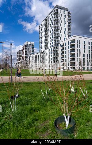 Modernes Wohnviertel entlang der Toulouser Allee, Hochhäuser mit Wohnungen und Büros, auf ehemaligen Bahnhöfen, Güterbahnhof und Industriegebiet Stockfoto