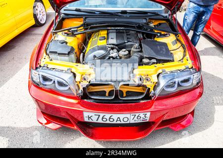 Samara, Russland - 14. Mai 2023: Fahrzeug der BMW 3-Serie auf einer lokalen Automesse Stockfoto