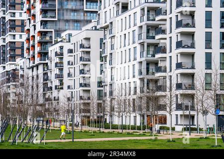 Modernes Wohnviertel entlang der Toulouser Allee, Hochhäuser mit Wohnungen und Büros, auf ehemaligen Bahnhöfen, Güterbahnhof und Industriegebiet Stockfoto