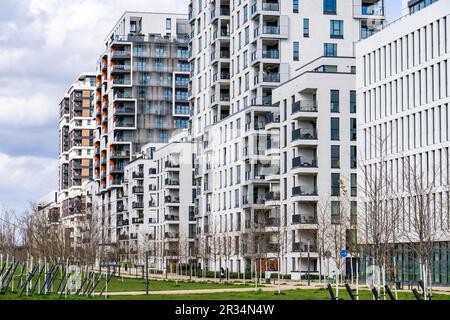 Modernes Wohnviertel entlang der Toulouser Allee, Hochhäuser mit Wohnungen und Büros, auf ehemaligen Bahnhöfen, Güterbahnhof und Industriegebiet Stockfoto