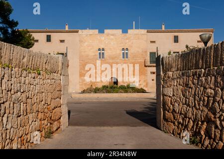 Molino y Torre gotica, Sa Torre, documentada en época musulmana Como alquería al-Borge, Llucmajor, Mallorca, Balearen, Spanien, Europa. Stockfoto