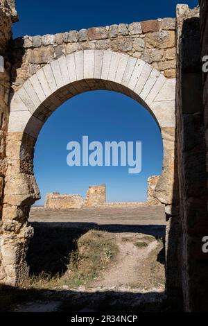 puerta y alcazar, Castillo de Gormaz, Siglo X, Gormaz, Soria, Comunidad Autónoma de Castilla, Spanien, Europa. Stockfoto