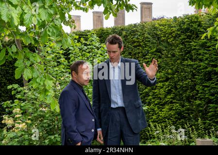 Der „Rare Space“ Garden des National Brain Appeal, RHS Chelsea Flower Show 2023, mit Botschafter Stephen Graham und Designer Charlie Hawkes Stockfoto