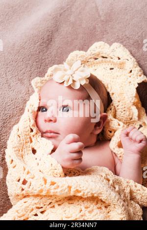 Neugeborenes Babymädchen Stockfoto