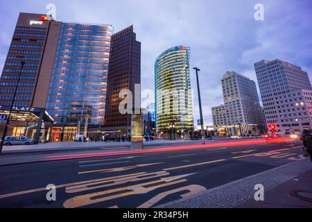 Nachtbus über den Potsdamer Platz, Berlin, deutschland, europa. Stockfoto