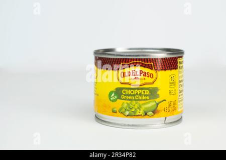 Dose mit altem El Paso gehackte grüne Chiles isoliert auf weißem Hintergrund. USA. Stockfoto