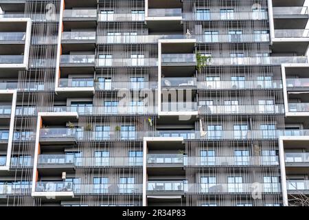 Modernes Wohnviertel entlang der Toulouser Allee, Hochhäuser mit Wohnungen und Büros, auf ehemaligen Bahnhöfen, Güterbahnhof und Industriegebiet Stockfoto