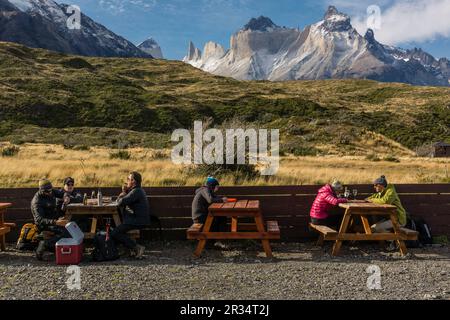 Cuernos Del Paine, refugio Paine Grande, trekking W, Parque Nacional Torres del Paine, Sistema Nacional de Áreas Protegidas Silvestres del Estado de Chile Patagonien, República de Chile, América del Sur. Stockfoto