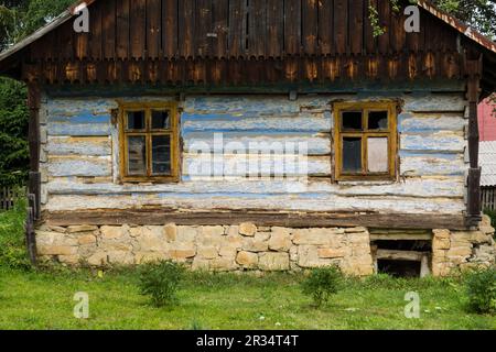 Casa Tradicional de Madera, Tyrawa Solna, Valle Del Rio San, Voivodato De La Cárpatos, Pequeña Polonia, Polonia, Europa. Stockfoto