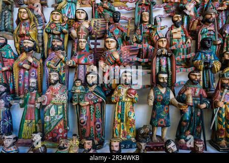 figuras de santos, Santiago Atitlan, Mercado, departamento de Sololá, Guatemala, Mittelamerika. Stockfoto