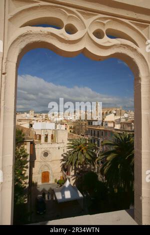 Iglesia del Sagrat Cor desde La Terraza de La Lonja. La Llotja, siglo XV Palma. Mallorca Islas Baleares. España. Stockfoto