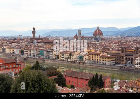 Florenz, Italien - 6. April 2022: Panoramablick auf Florenz von den Rosengärten, Giardini delle Rose, Toskana, Italien Stockfoto