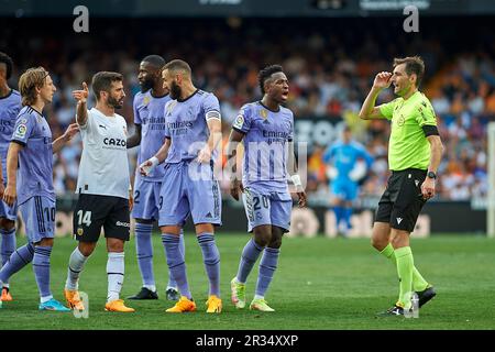Vinicius Paixao de Oliveira Junior von Real Madrid CF, Karim Benzema von Real Madrid CF, Jose Gaya von Valencia CF, Luka Modric von Real Madrid CF, Eduard Stockfoto