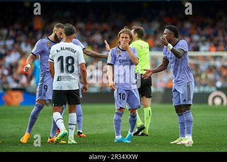 Luka Modric von Real Madrid CF, Vinicius Paixao de Oliveira Junior von Real Madrid CF, Andre Almeida von Valencia CF, Karim Benzema von Real Madrid CF See Stockfoto