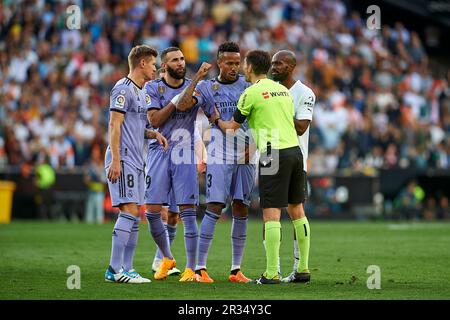 Eder Gabriel Militao von Real Madrid CF, Karim Benzema von Real Madrid CF, Toni Kroos von Real Madrid CF, Dimitri Foulquier von Valencia CF in Aktion gesehen Stockfoto