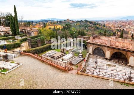 Florenz, Italien - 6. April 2022: Cimitero delle Porte Sante, der Friedhof der Heiligen Türen, ist ein monumentaler Friedhof in Florenz innerhalb des Fortif Stockfoto