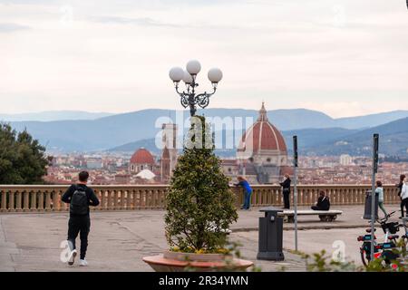 Florenz, Italien - 6. April 2022: Panoramablick auf Florenz von den Rosengärten, Giardini delle Rose, Toskana, Italien Stockfoto