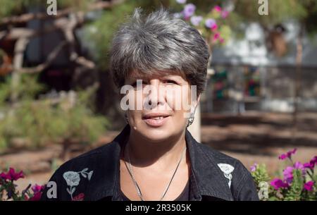 Porträt der lächelnde ältere Frau Stockfoto
