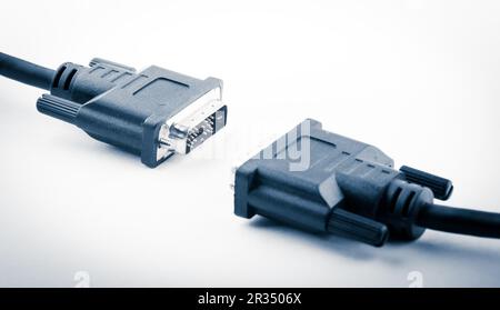 DVI-Kabel auf weißem Hintergrund Stockfoto