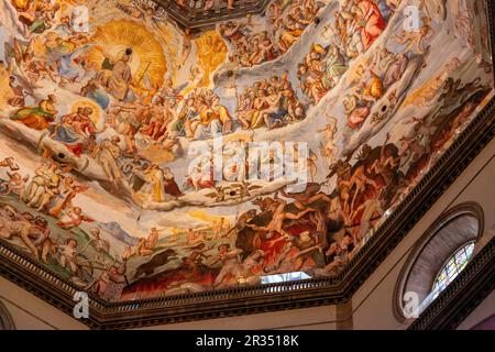 Florenz, Italien - 6. April 2022: Innenausstattung der Kathedrale von Florenz, Cattedrale di Santa Maria del Fiore in Florenz, Italien. Das Gebäude war es Stockfoto